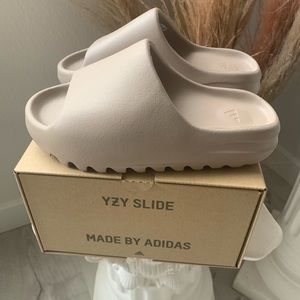 Yeezy slide in pure